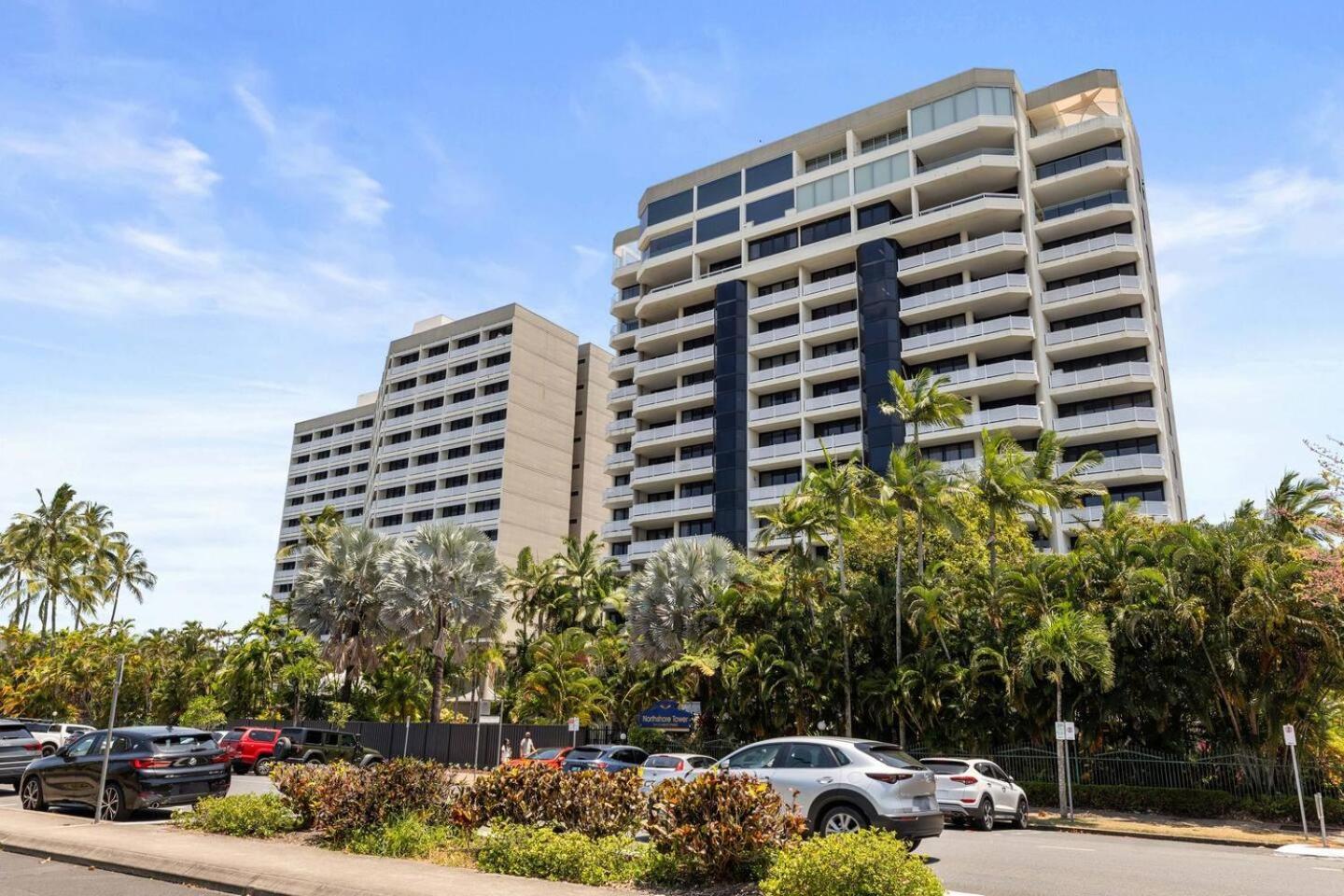 The Abbott—a Sea-swept Esplanade Abode Apartment Cairns